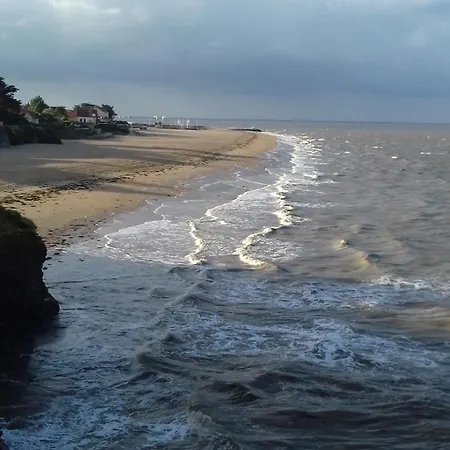 2 Personnes Proche Parking Gratuit : 27 Apartamento